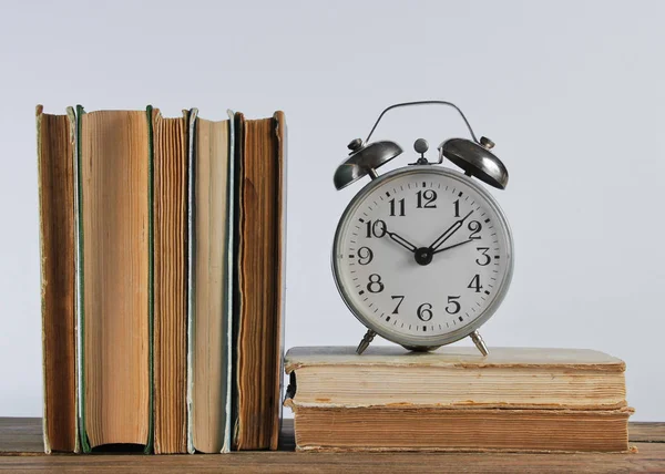 Stack Old Books Alarm Clock Woden Shelf Background White Wall — Stock Photo, Image