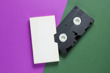 Renkli kağıt kapaklı Retro video kaset. Üst görünüm