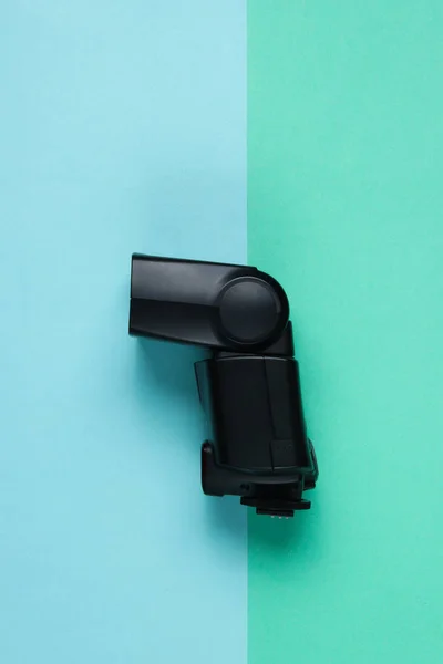 Camera Flash Colored Paper Background Top View — Stock Photo, Image