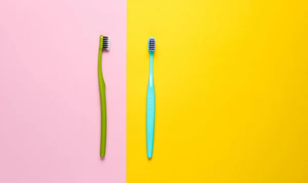 Two New Toothbrushes Yellow Pink Pastel Background Minimalism Hygiene Concept — Stock Photo, Image