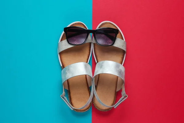 Creative Summer Beach Flat Lay Leather Women Sandals Sunglasses Blue — Stock Photo, Image