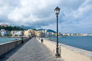 Ischia Adası