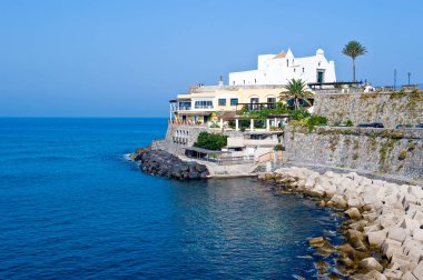 Ischia Adası