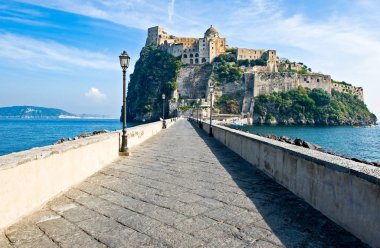 Ischia Adası