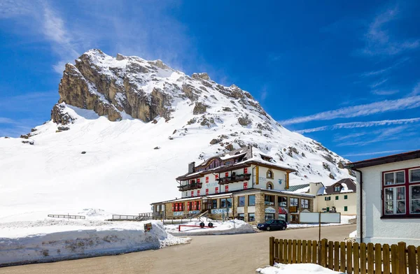 Dolomites çevrenin pitoresk manzaralar — Stok fotoğraf