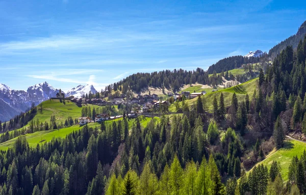 The picturesque landscapes of the Dolomites area — Stock Photo, Image