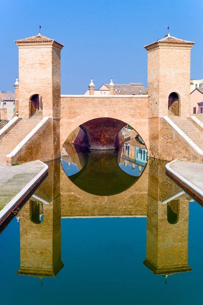 Mimarileri ve Comacchio Kanallar — Stok fotoğraf
