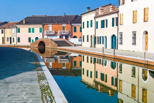 Architektury i kanałach Comacchio — Zdjęcie stockowe