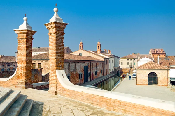 Architektury i kanałach Comacchio — Zdjęcie stockowe