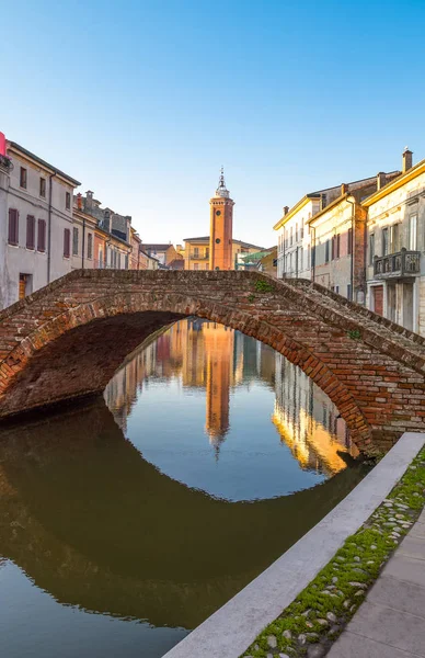 Mimarileri ve Comacchio Kanallar — Stok fotoğraf