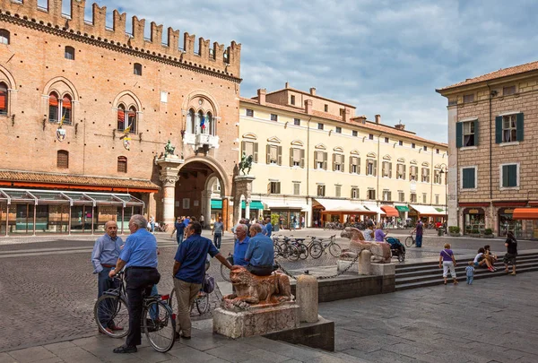 De gamla arkitekturerna av Ferraras gamla stan — Stockfoto
