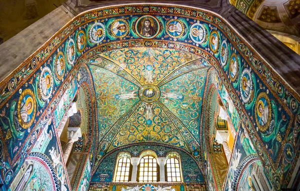 Os antigos tesouros da arte sagrada em Ravenna — Fotografia de Stock