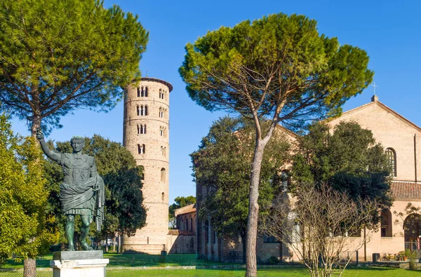 De oude schatten van heilige kunst in Ravenna — Stockfoto