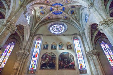 Mimarileri ve Como Gölü'nün manzara