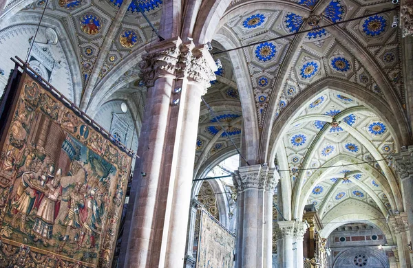 Mimarileri ve Como Gölü'nün manzara