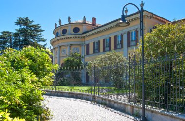 Mimarileri ve Como Gölü'nün manzara