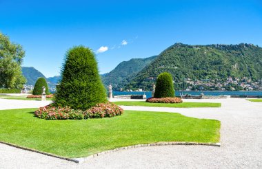 Mimarileri ve Como Gölü'nün manzara