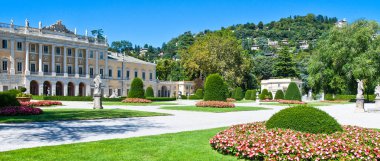 Mimarileri ve Como Gölü'nün manzara