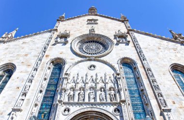 Mimarileri ve Como Gölü'nün manzara