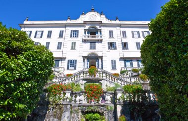 Mimarileri ve Como Gölü'nün manzara