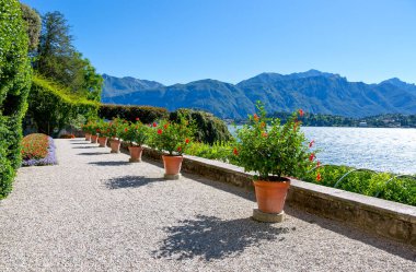 Mimarileri ve Como Gölü'nün manzara