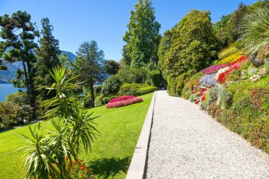 Mimarileri ve Como Gölü'nün manzara