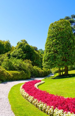 Mimarileri ve Como Gölü'nün manzara