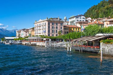 Mimarileri ve Como Gölü'nün manzara