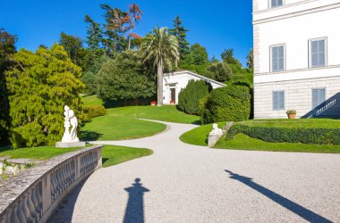 Mimarileri ve Como Gölü'nün manzara