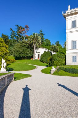 Mimarileri ve Como Gölü'nün manzara