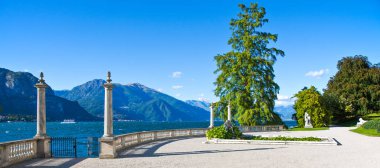 Mimarileri ve Como Gölü'nün manzara