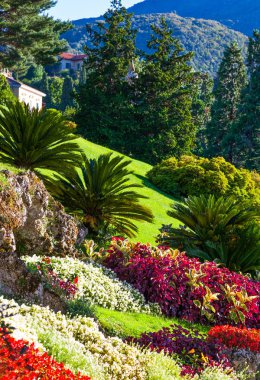 Mimarileri ve Como Gölü'nün manzara