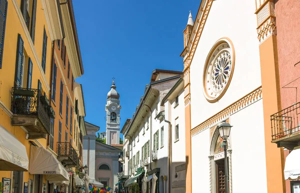 Mimarileri ve Como Gölü'nün manzara