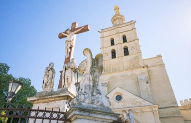 Mimarileri ve Avignon anıtları