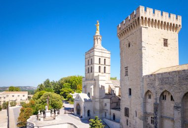 Mimarileri ve Avignon anıtları