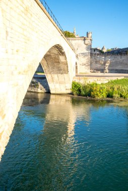 Mimarileri ve Avignon anıtları