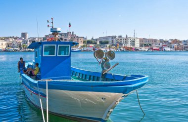 Brindisi, anıtlar ve deniz