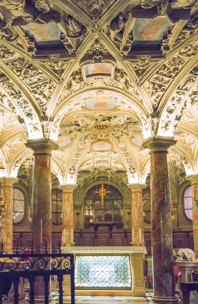 ドゥオーモ大聖堂の内部 — ストック写真