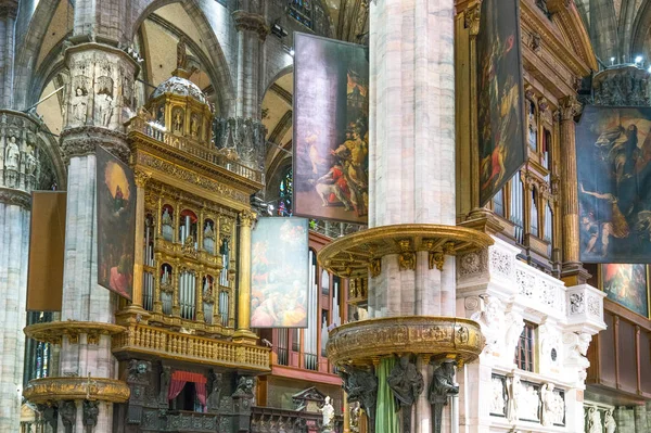 大教堂的内部 — 图库照片