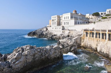 Mimarileri ve Santa Cesarea doğal senaryoları