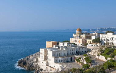 Mimarileri ve Santa Cesarea doğal senaryoları