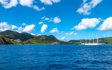 Karayip adaları, Antigua, Nelson 'un rıhtım bölgesi, adanın batı kıyısı, denizden görüldü.