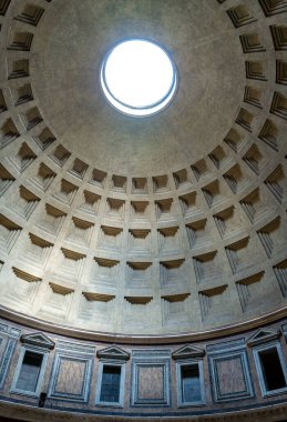 Roma, İtalya - 02 Ekim 2019: Pantheon 'un yükseliş manzarası (St. Maria ad Marwheels bazilikası))