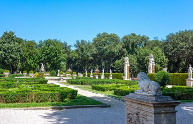 Roma, İtalya - 19 Temmuz 2018: Villa Borghese, Bahçe manzarası