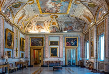 Roma, İtalya - 19 Temmuz 2018: Villa Borghese, Borghese sanat galerisi, 16. ve 17. yüzyıllara ait İtalyan resimli odalar