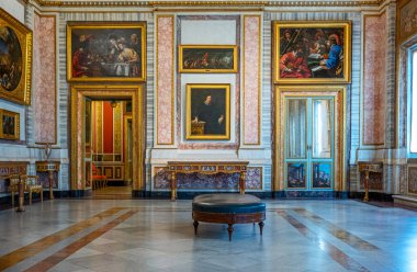 Roma, İtalya - 19 Temmuz 2018: Villa Borghese, Borghese sanat galerisi, 16. ve 17. yüzyıllara ait İtalyan resimli odalar