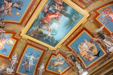 Roma, İtalya - 19 Temmuz 2018: Villa Borghese, Borghese sanat galerisi, Mısır odasının tavanında resimler