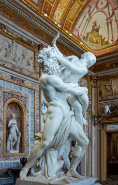 Roma, İtalya - 19 Temmuz 2018: Villa Borghese, Borghese sanat galerisi, İmparatorlar Salonu, Proserpine heykelinin Tecavüzü