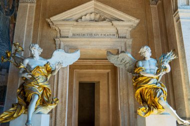 Roma, İtalya - 20 Temmuz 2018: Santa Maria Maggiore Bazilikası 'nın logosundaki melekler stadyumları