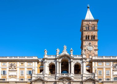 Roma, İtalya, Santa Maria Maggiore Bazilikasının ana cephesi ve çan kulesi